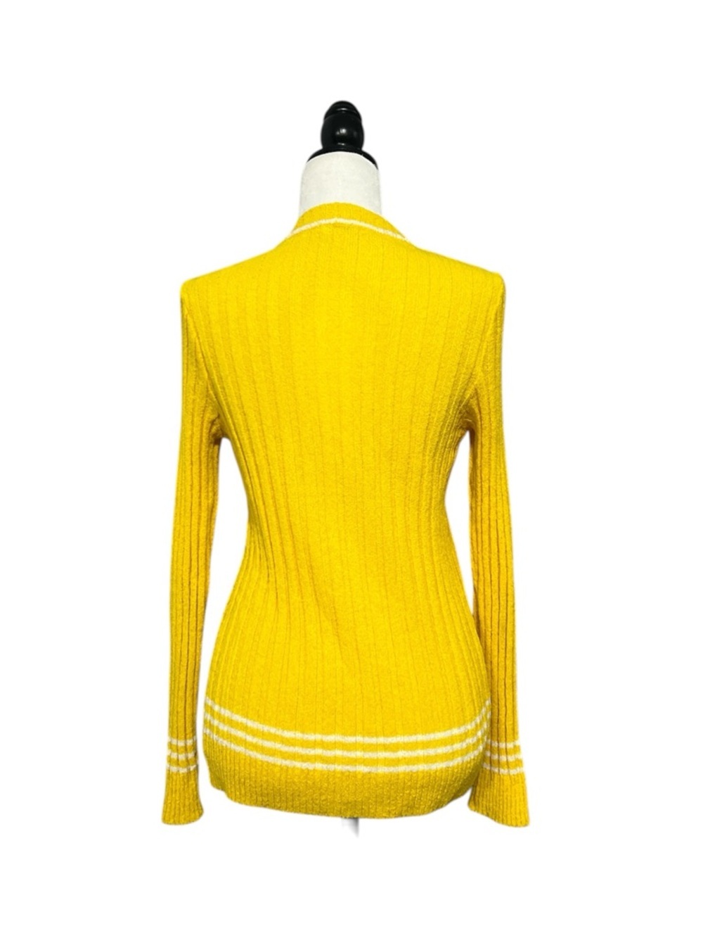 HOLT RENFREW Vintage Textured Ribbed Knit Cardigan - Picture 3 of 10